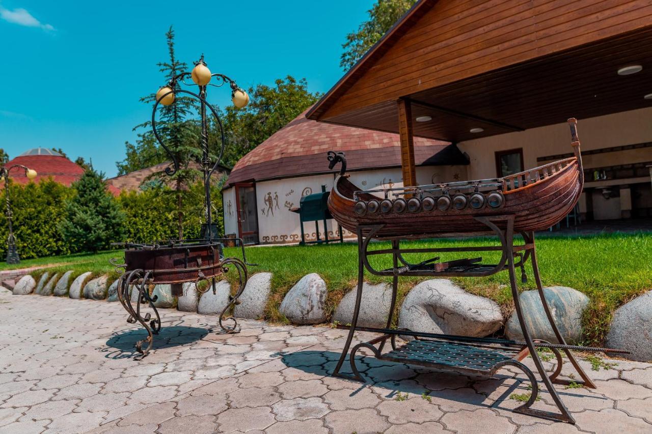 Gоlden Dragon Villa Hotel Bishkek Exterior photo