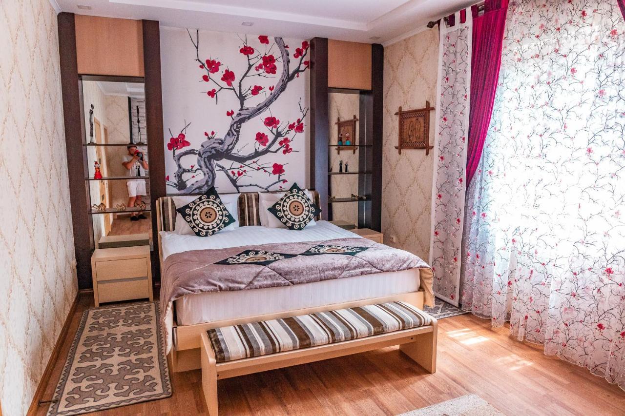 Gоlden Dragon Villa Hotel Bishkek Exterior photo