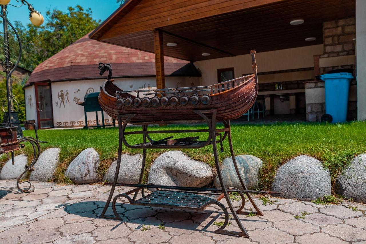 Gоlden Dragon Villa Hotel Bishkek Exterior photo